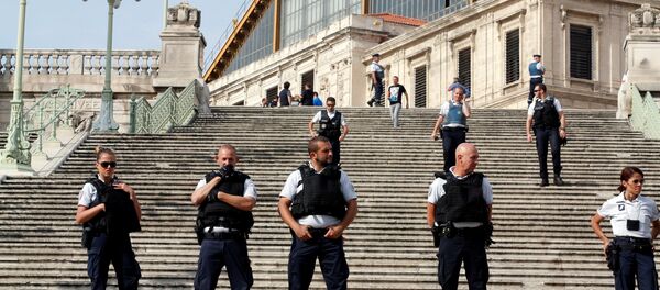 Policía en el lugar del ataque en Marsella, Francia - Sputnik Mundo