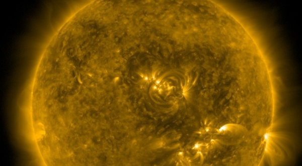 El corazón en la superficie del Sol - Sputnik Mundo