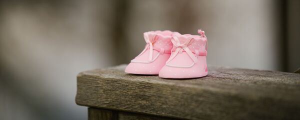 Zapatos de bebé (imagen referencial) - Sputnik Mundo