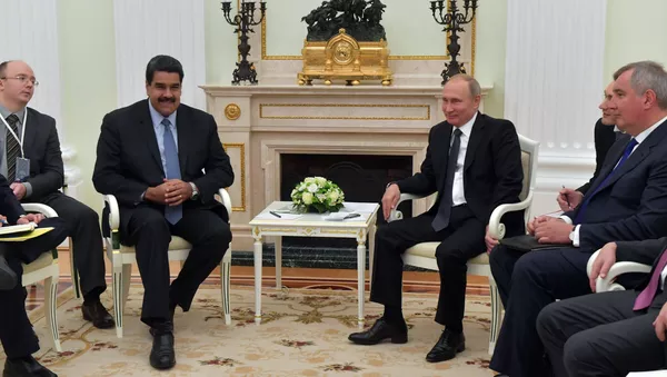 Nicolás Maduro, presidente de Venezuela y Vladímir Putin, durante su reunión en Moscú, Rusia - Sputnik Mundo