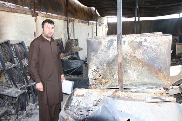 Abdul Marof Raufi, propietario de la compañía Zam Zam, todavía no puede explicar por qué los aviones de EEUU atacaron su almacén Abdul Marof Raufi, propietario de la compañía Zam Zam, todavía no puede explicar por qué los aviones de EEUU atacaron su almacén - Sputnik Mundo