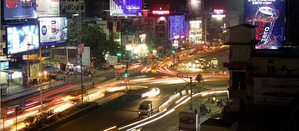Una activa vida de una ciudad nocturna (imagen referencial) Una activa vida de una ciudad nocturna (imagen referencial) - Sputnik Mundo