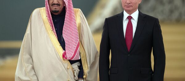 El rey de Arabia Saudí, Salman bin Abdulaziz Saud, y el presidente de Rusia, Vladímir Putin - Sputnik Mundo