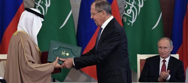 El ministro de Energía, Industria y Recursos Minerales del Reino de Arabia Saudí Khaled Faleh y el canciller ruso Serguéi Lavrov - Sputnik Mundo