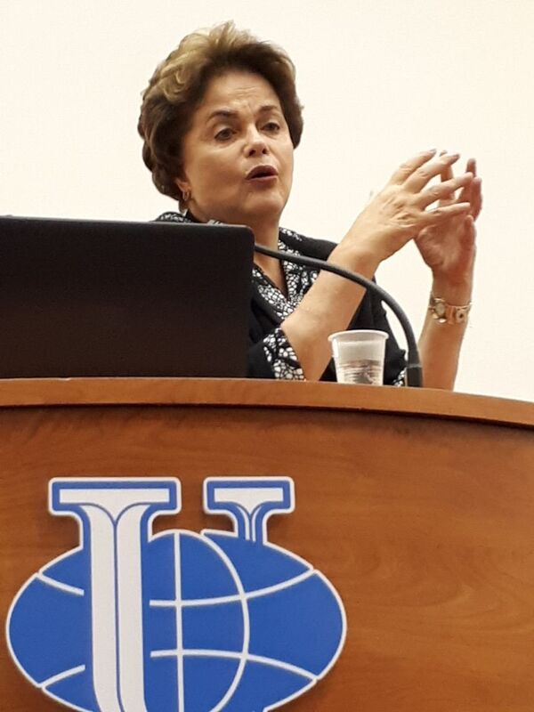 Dilma Rousseff comenta escenario político de Brasil en visita a Rusia - Sputnik Mundo