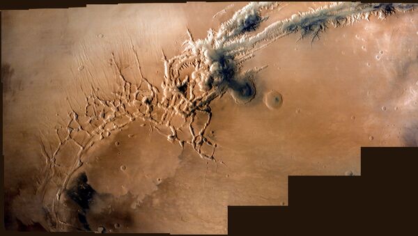 Valles Marineris, el sistema de cañones en la superficie del Marte (imagen referencial) - Sputnik Mundo