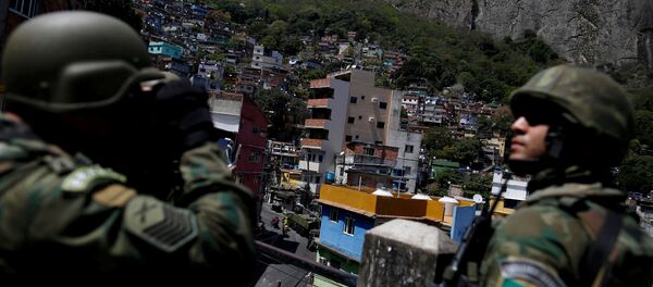 Fuerzas Armadas de Brasil en la favela Rocinha de Río de Janeiro - Sputnik Mundo