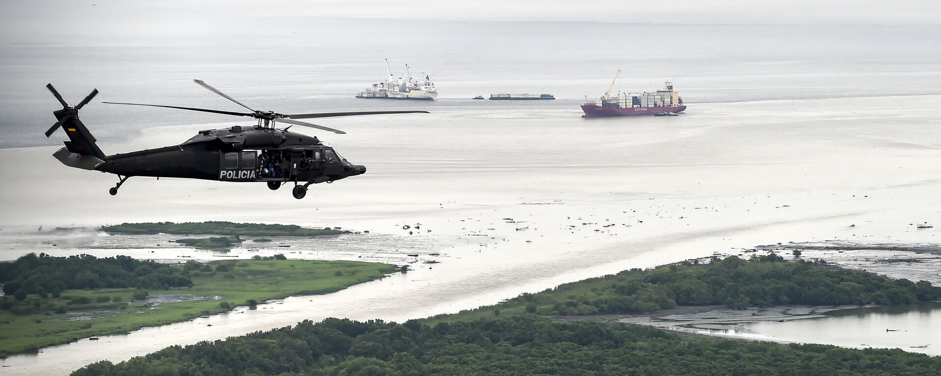 Un helicóptero de la policía antidrogas de Colombia - Sputnik Mundo, 1920, 19.11.2021