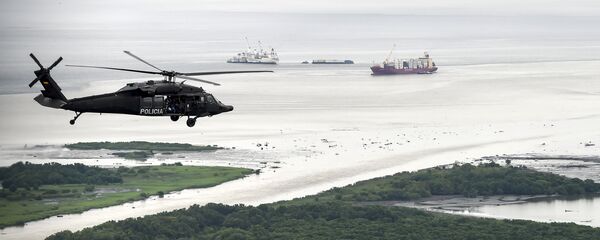 Un helicóptero de la policía antidrogas de Colombia Un helicóptero de la policía antidrogas de Colombia - Sputnik Mundo