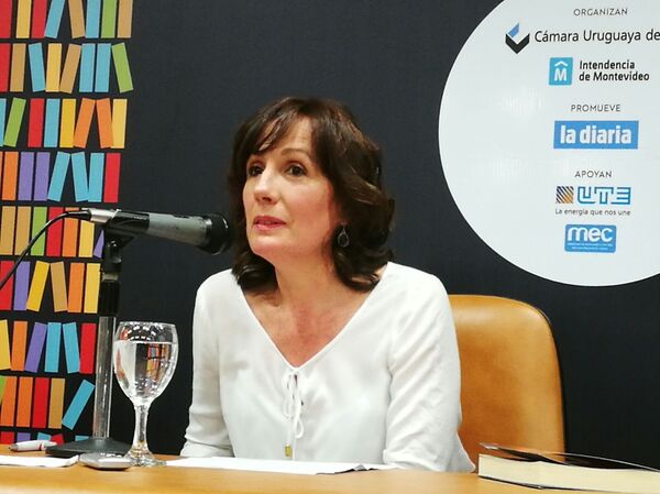 Diana Cariboni, redactora jefa de la mesa Américas de Sputnik, presenta su libro 'Guantánamo entre nosotros' Diana Cariboni, redactora jefa de la mesa Américas de Sputnik, presenta su libro 'Guantánamo entre nosotros' - Sputnik Mundo