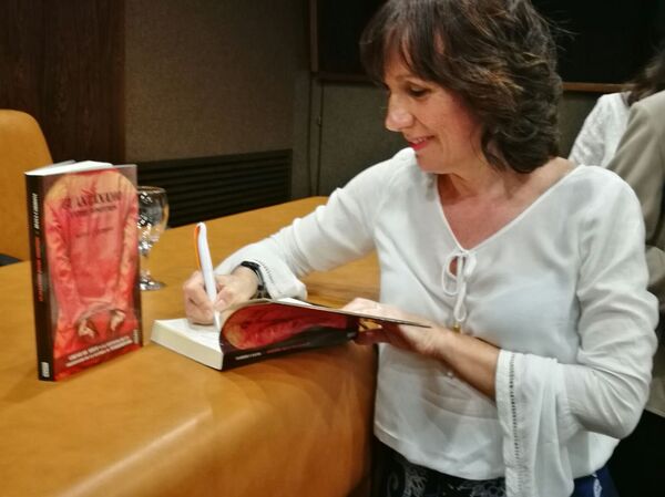 Diana Cariboni, redactora jefa de la mesa Américas de Sputnik, presenta su libro 'Guantánamo entre nosotros' Diana Cariboni, redactora jefa de la mesa Américas de Sputnik, presenta su libro 'Guantánamo entre nosotros' - Sputnik Mundo