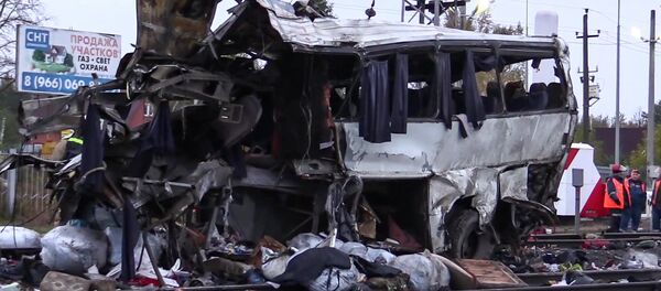 Un tren choca con un autobús de pasajeros en Rusia Un tren choca con un autobús de pasajeros en Rusia - Sputnik Mundo