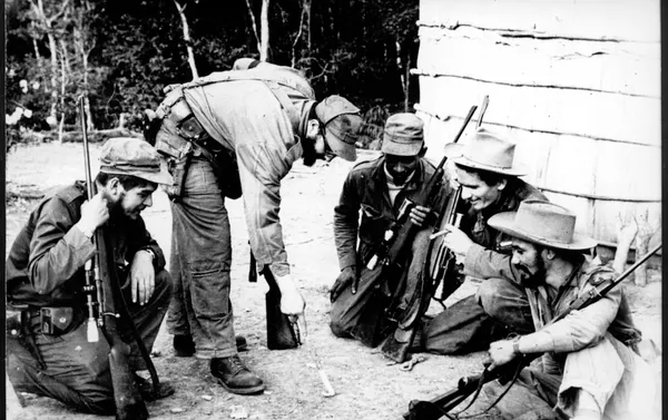 Ernesto en Sierra Maestra Ernesto en Sierra Maestra - Sputnik Mundo