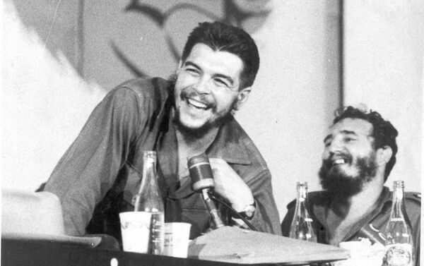 El Che Guevara y Fidel Castro - Sputnik Mundo