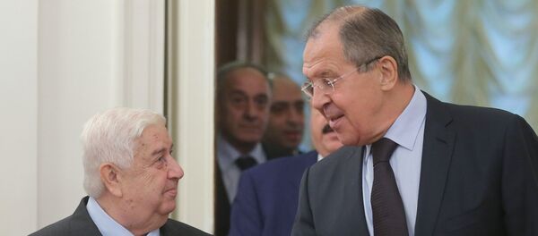 Ministro de Exteriores de Siria, Walid Mualem y canciller de Rusia, Serguéi Lavrov - Sputnik Mundo