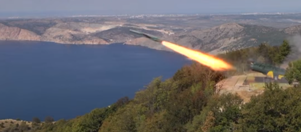 El sistema ruso Utios lanza misiles cerca de la ciudad rusa de Balaklava - Sputnik Mundo