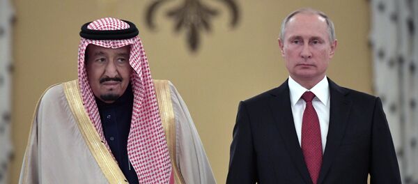 El rey de Arabia Saudí, Salman bin Abdulaziz Saud, y el presidente de Rusia, Vladímir Putin - Sputnik Mundo