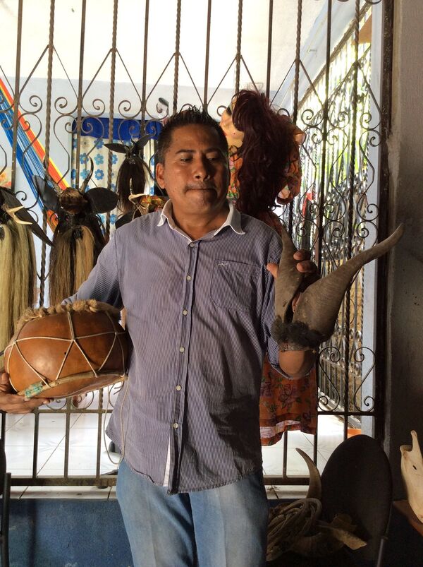 Abad Campos Rodríguez, coordinador del grupo de la Danza de los Diablos Los Tetereques de Cuajinicuilapa - Sputnik Mundo