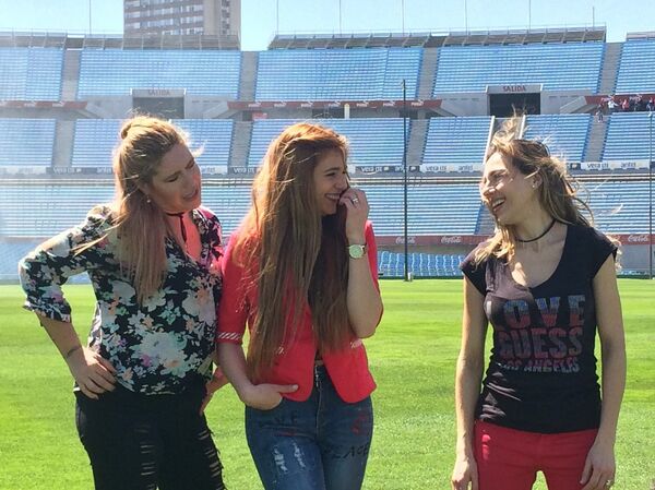 Las periodistas deportivas Daiana Abracinskas, Antonela Lima y Karen Todoroff - Sputnik Mundo