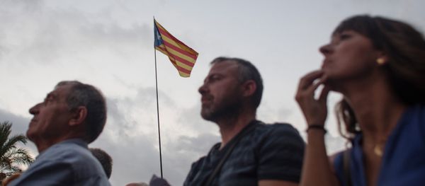 Catalanes ante el discurso de Carles Puigdemont Catalanes ante el discurso de Carles Puigdemont - Sputnik Mundo