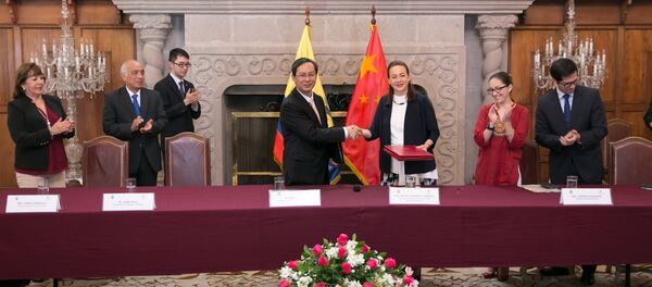 Ecuador y China suscriben acuerdos de cooperación no reembolsable para la reconstrucción de Manabí - Sputnik Mundo