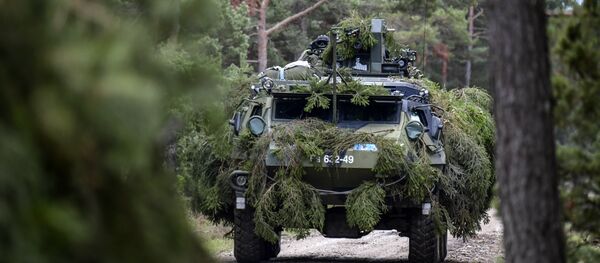 Un vehículo blindado de la OTAN en el Báltico - Sputnik Mundo