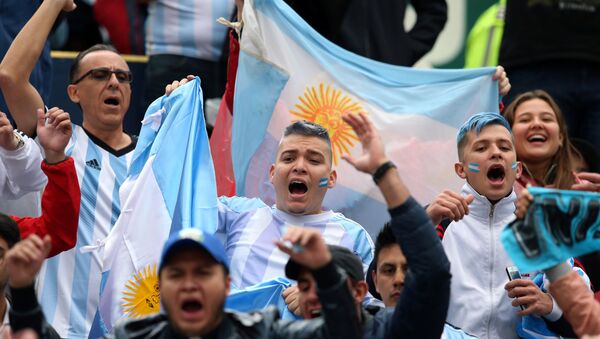 Hinchas argentinos - Sputnik Mundo