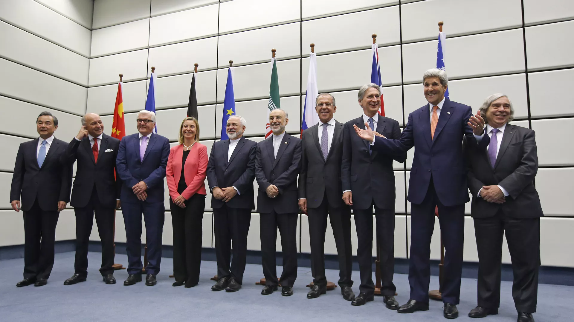 El Plan Integral de Acción Conjunta fue firmado en Viena el 14 de julio de 2015 entre Irán y el Grupo 5+1, compuesto por los cinco miembros permanentes del Consejo de Seguridad de la ONU—China, Francia, Rusia, Reino Unido, Estados Unidos— más Alemania. El Plan Integral de Acción Conjunta fue firmado en Viena el 14 de julio de 2015 entre Irán y el Grupo 5+1, compuesto por los cinco miembros permanentes del Consejo de Seguridad de la ONU—China, Francia, Rusia, Reino Unido, Estados Unidos— más Alemania. - Sputnik Mundo, 1920, 28.11.2021
