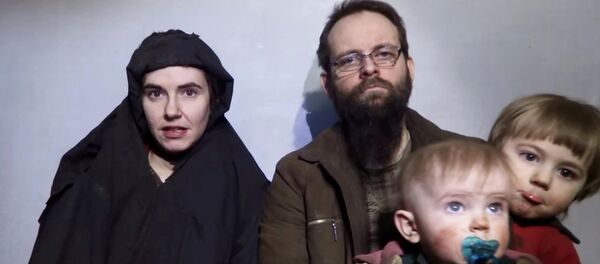 Caitlan Coleman, su esposo Joshua Boyle y sus hijos (archivo) - Sputnik Mundo