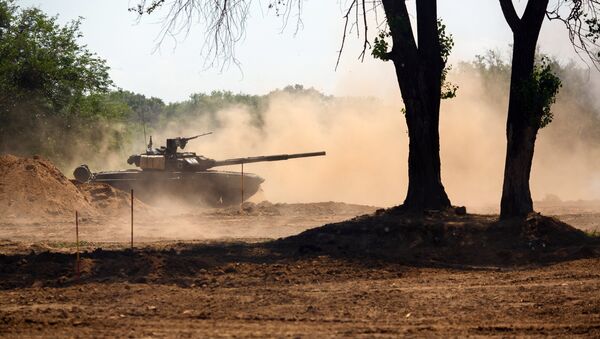 Un tanque T-90 (archivo) - Sputnik Mundo