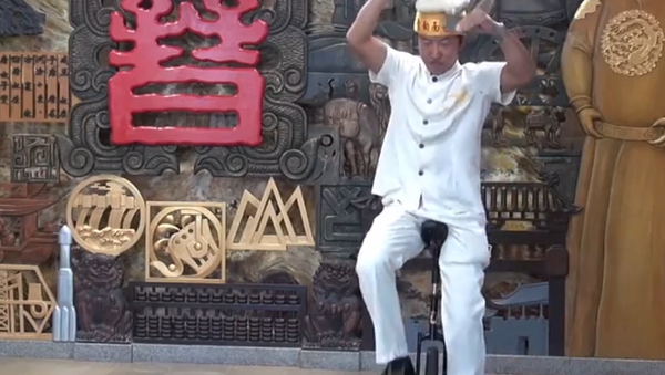 Los cocineros de este restaurante chino saben hacer increíbles trucos. - Sputnik Mundo