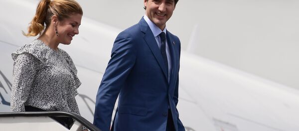 Primer ministro de Canadá, Justin Trudeau, y su esposa, Sophie Grégoire, llegan a México para una visita oficial - Sputnik Mundo