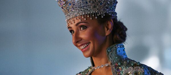 La patinadora rusa Tatiana Navka - Sputnik Mundo