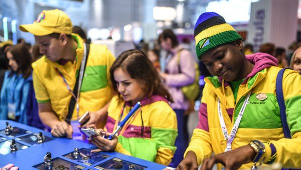 Los participantes del XIX Festival Mundial de la Juventud y los Estudiantes en Sochi Los participantes del XIX Festival Mundial de la Juventud y los Estudiantes en Sochi - Sputnik Mundo
