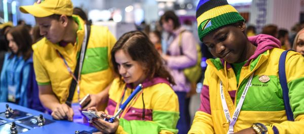 Los participantes del XIX Festival Mundial de la Juventud y los Estudiantes en Sochi - Sputnik Mundo