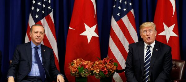 Recep Tayyip Erdogan, presidente de Turquía, y Donald Trump, presidente de EEUU - Sputnik Mundo