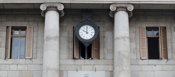 El reloj en el Ayuntamiento de Barcelona (magen referencial) - Sputnik Mundo