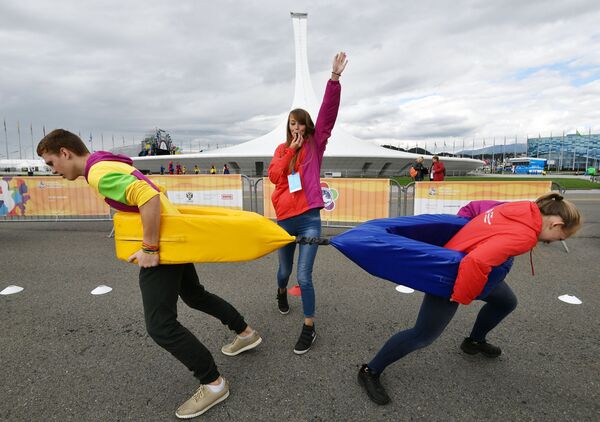 Participantes del XIX Festival Mundial de la Juventud y los Estudiantes - Sputnik Mundo