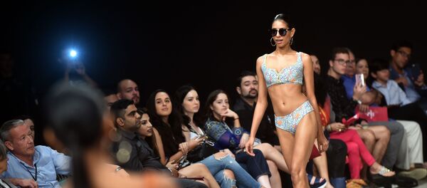 Los osados atuendos de la Semana de la Moda de Panamá - Sputnik Mundo