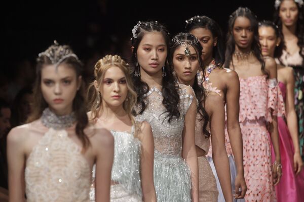 Los osados atuendos de la Semana de la Moda de Panamá - Sputnik Mundo