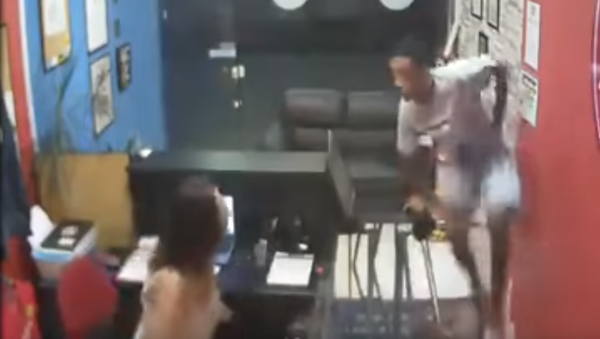 Intento de asalto en un gimnasio - Sputnik Mundo