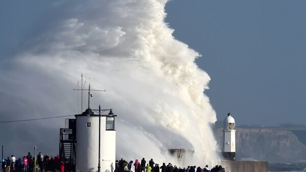 La tormenta Ofelia en Gran Bretaña - Sputnik Mundo