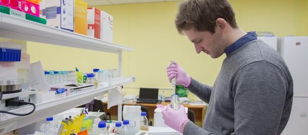 Un científico de la Universidad Politécnica Pedro el Grande de San Petersburgo (SPbPU) - Sputnik Mundo