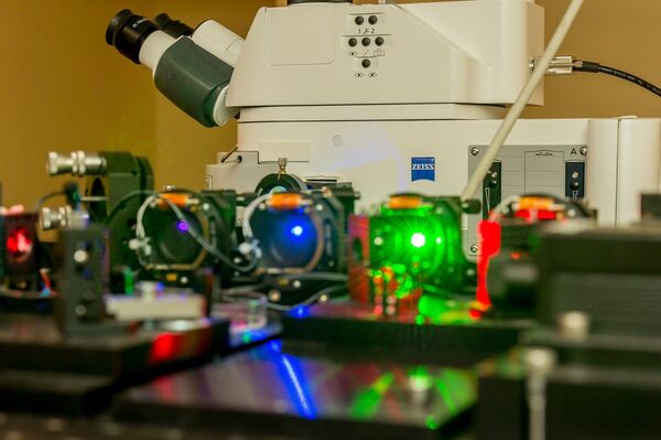 En un laboratorio de la Universidad Politécnica Pedro el Grande de San Petersburgo (SPbPU) - Sputnik Mundo