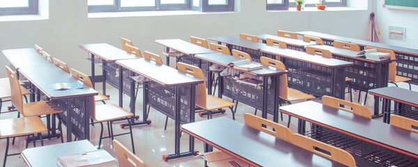 Una sala de clase vacía (imagen referencial) Una sala de clase vacía (imagen referencial) - Sputnik Mundo