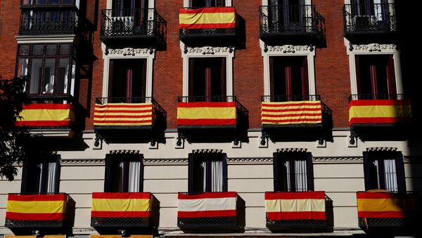 Las banderas de España y Cataluña - Sputnik Mundo