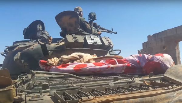 Los tanques del Ejército sirio hacen trizas las barricadas de Daesh Los tanques del Ejército sirio hacen trizas las barricadas de Daesh - Sputnik Mundo