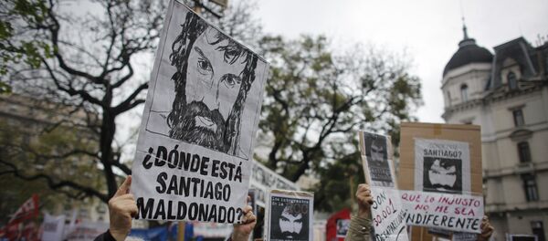 Protestas contra la desaparición del activista argentino Santiago Maldonado - Sputnik Mundo