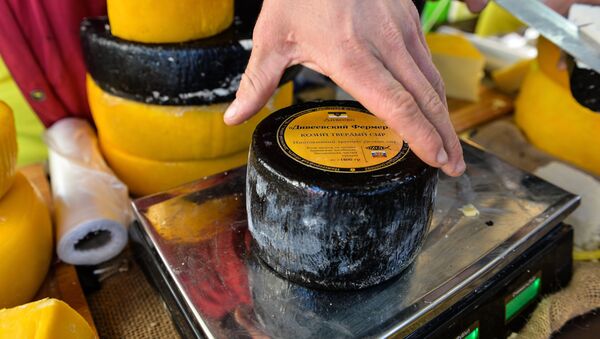 queso sobre una báscula queso sobre una báscula - Sputnik Mundo