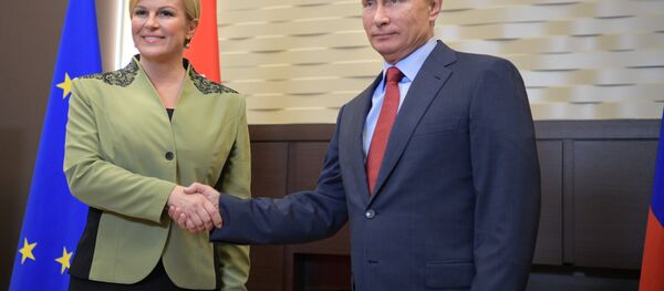 La presidenta de Croacia, Kolinda Grabar-Kitarovic, y el presidente de Rusia, Vladímir Putin - Sputnik Mundo